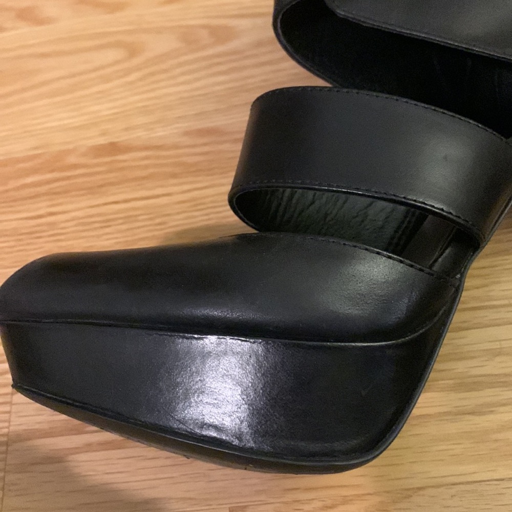 Stylish pair of leather heels / stiletto - Picture 3 of 8
